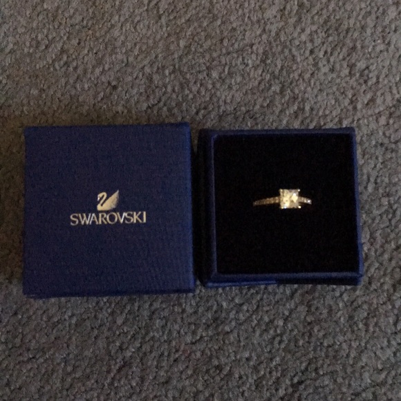 Swarovski Ring - Picture 5 of 8